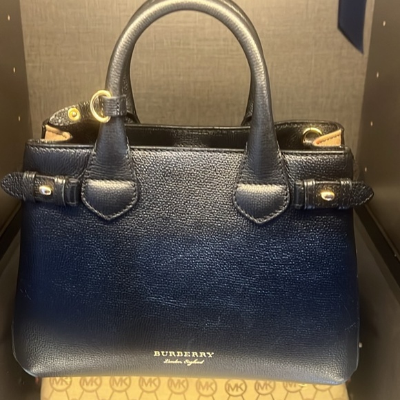 100% Genuine Burberry London Leather Medium Size Bag Almost Like New - Picture 1 of 4